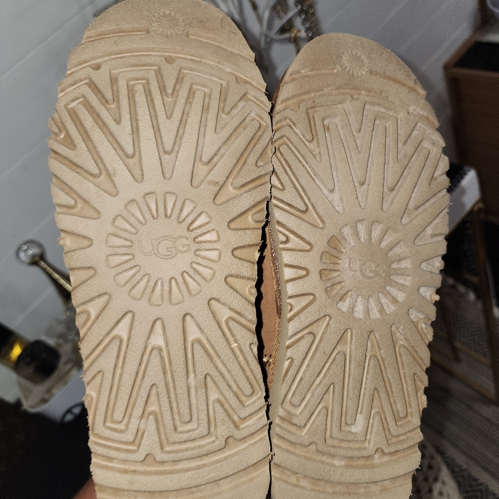 Ugg style Ugg ankle boots - Picture 3 of 10